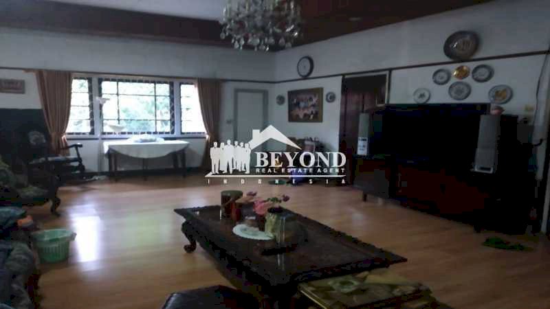 NUANSA CLASSIC BIKIN KELUARGA NYAMAN RUMAH 2 LANTAI DI DAGO, BANDUNG