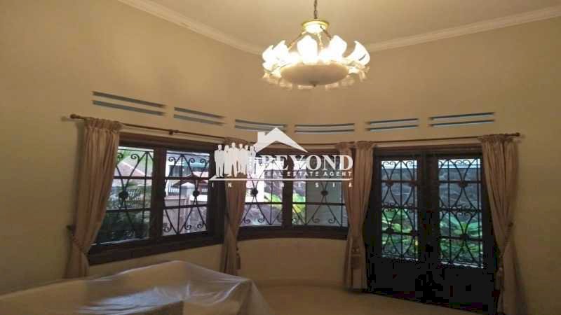 AJAKIN KELUARGA SURVEY RUMAH BERTAMAN ASRI DI AREA DAGO, BANDUNG