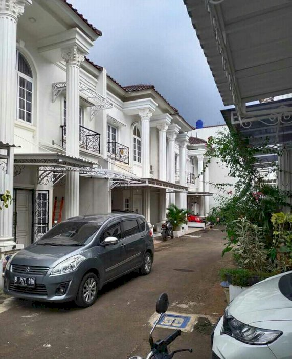 rumah lt 66 m2 dlm komplek dan strategis di Cipayung, Jakarta Timur