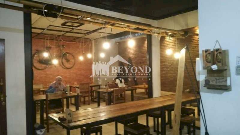 RUMAH SEKALIGUS TEMPAT USAHA PASTI UNTUNG ADA DI AREA SARIJADI,BANDUNG