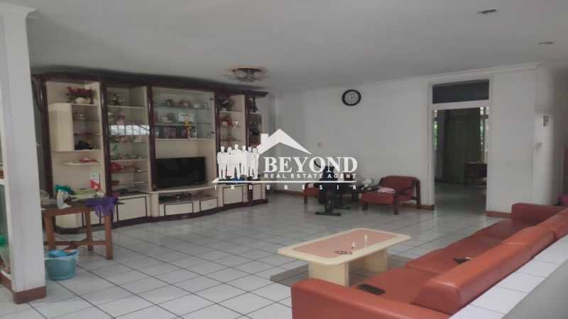 RUMAH 3 LANTAI SEMI FURNISH HARGA NEGO DI AREA PAJAJARAN, BANDUNG