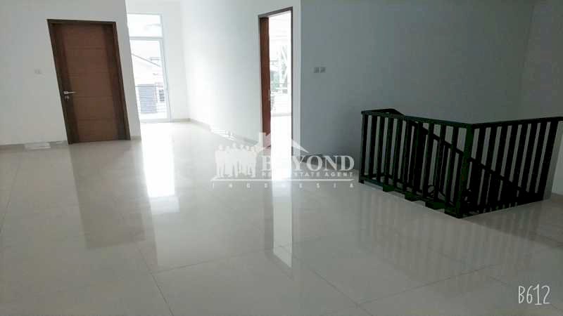 KONDISI BAGUS LHO .. YUK CEK RUMAH 3 LANTAI DI AREA SETIABUDI, BANDUNG