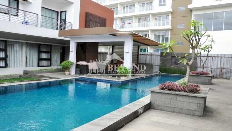 Rumah FULL FURNISH Punya KOLAM RENANG di KOMP.MAPLE, GUNUNG BATU-BDG
