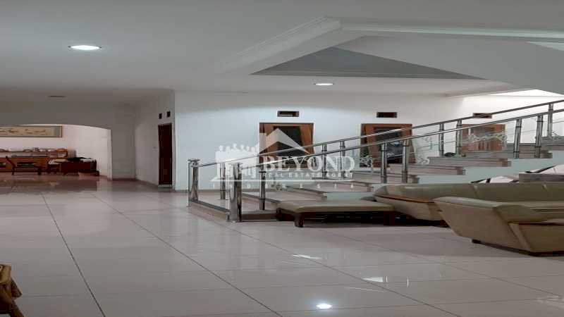 LOKASI MENGUNTUNGKAN PUNYA RUMAH MEWAH DI SUDIRMAN, BANDUNG