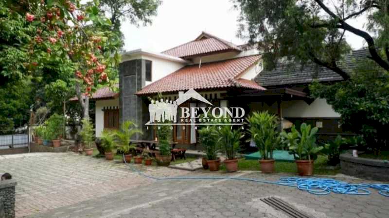 HUNIAN TUMBUH HIJAU BIKIN KELUARGA HARMONIS DI AREA SARIJADI, BANDUNG