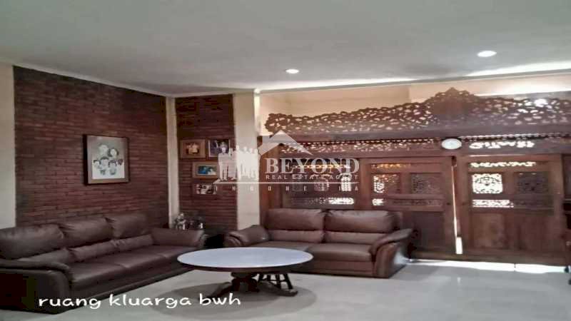 SIAP HUNI DESAIN BIKIN TERTARIK RUMAH DI PASIRSALAM DEKAT BKR,BANDUNG