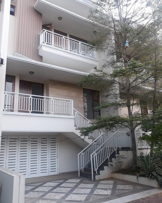 Rumah baru dalam cluster di area pejaten barat pasar minggu