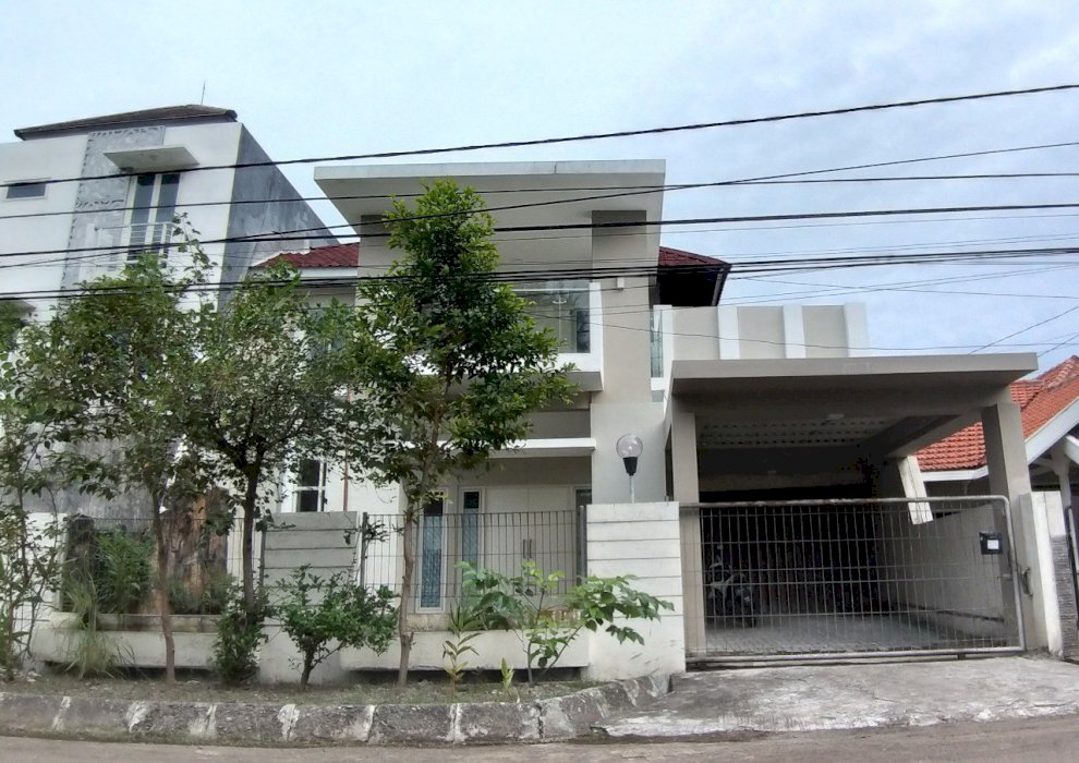 Rumah 2 lantai Surabaya