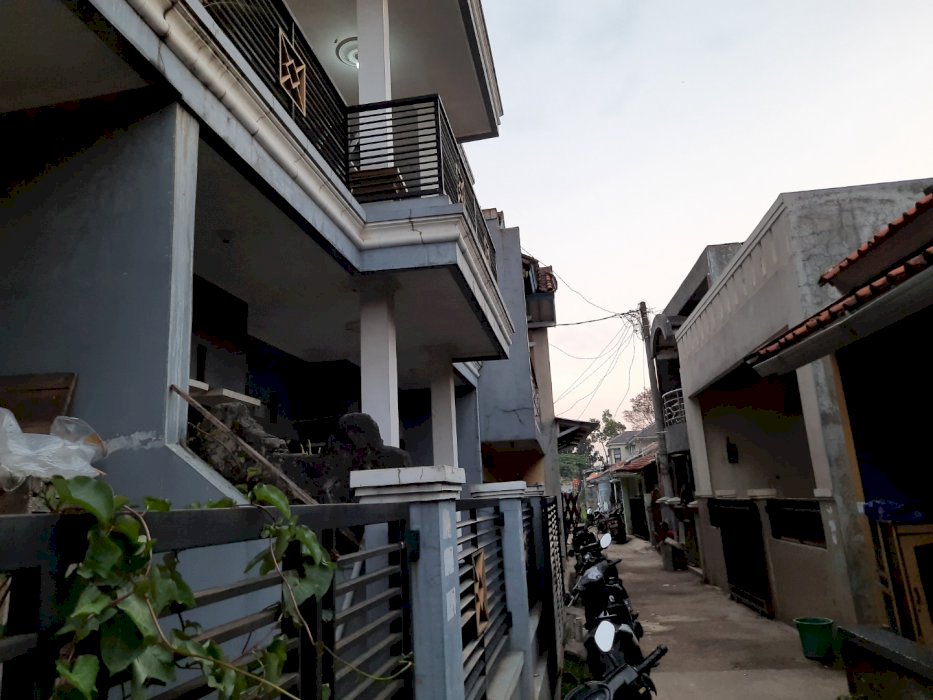 RUMAH CANTIK DUA LANTAI DERWATI CIWASTRA BANDUNG