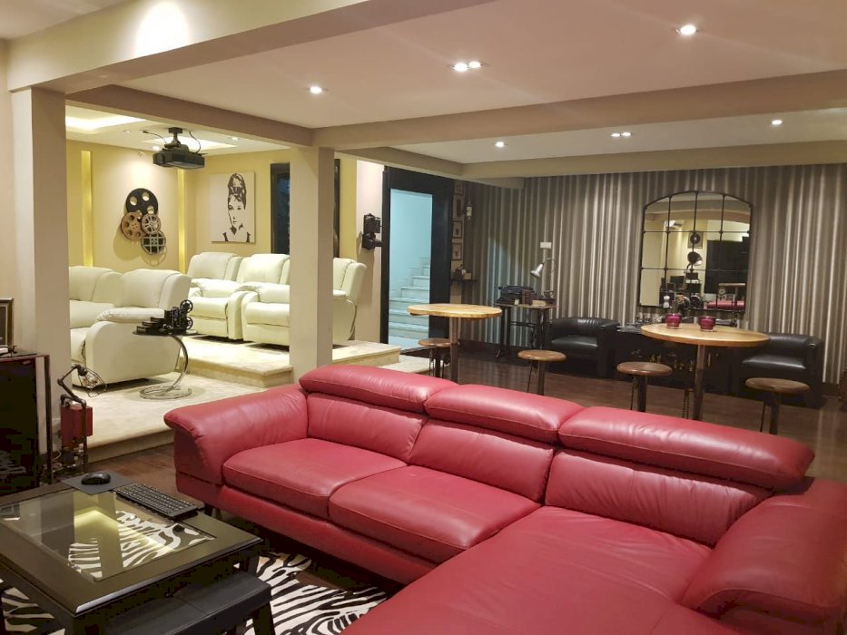 Rumah mewah lt 424 m2 dgn interior hotel bintang 5, Menteng  jakarta pusat murah