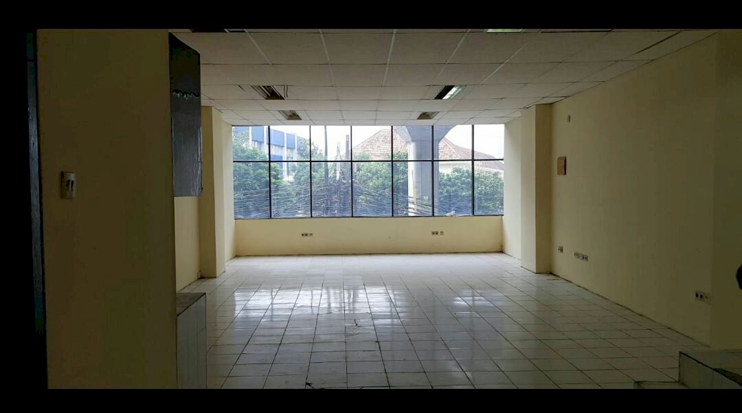 Ruko lt  121 m2  Wolter Monginsidi. Kebayoran Baru - Jakarta Selatan murah