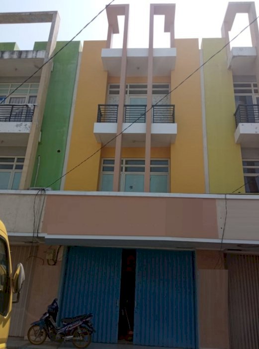 Ruko Symphoni 3lt siap pakai luas 5x18 90m HI Harapan Indah Bekasi