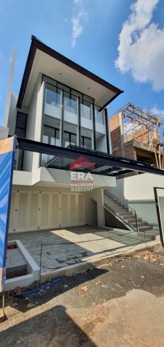 Pinang Residence Luxury Town House at Jaksel