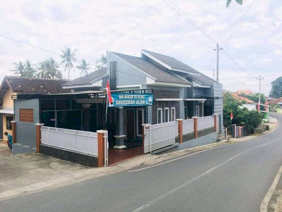 Rumah pribadi second pinggir jalan