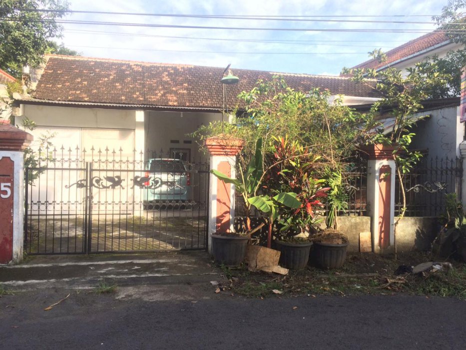 RUMAH KOS 9 KAMAR LOKASI STRATEGIS, DEPAN KAMPUS UNIV. NEGERI MALANG
