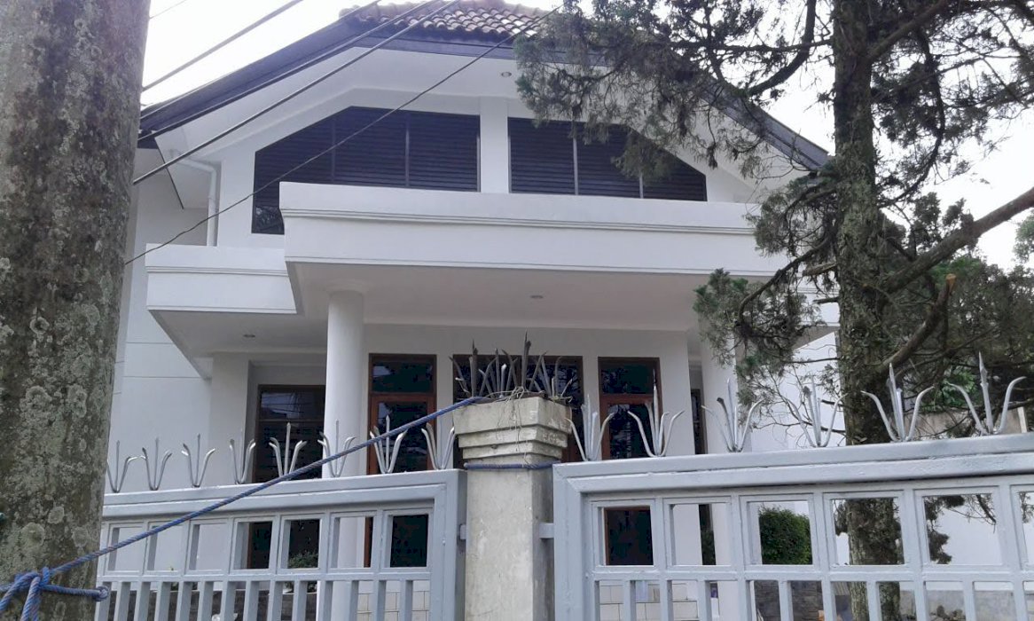 Rumah Mewah Belakang Setrasari Mall