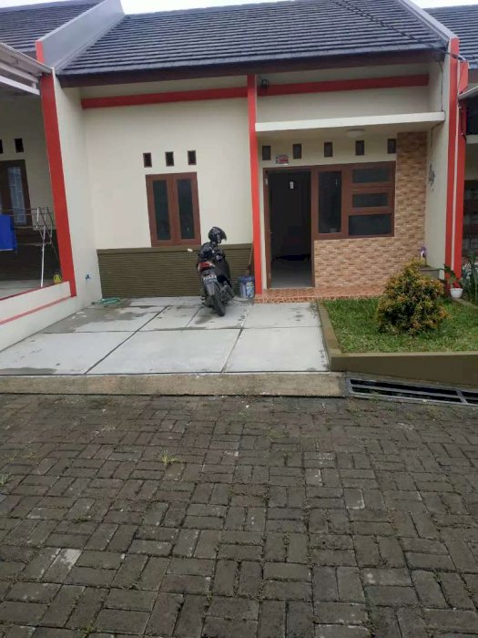 Rumah cantik baru siap huni di cluster yang nyaman bebas banjir