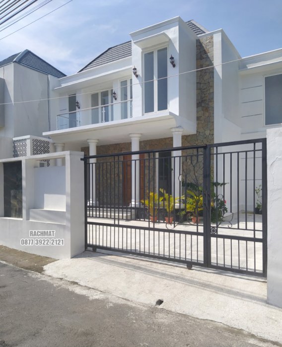 RUMAH KLASIK MEWAH DENGAN KOLAM RENANG DEKAT MONJALI SLEMAN YOGYAKARTA