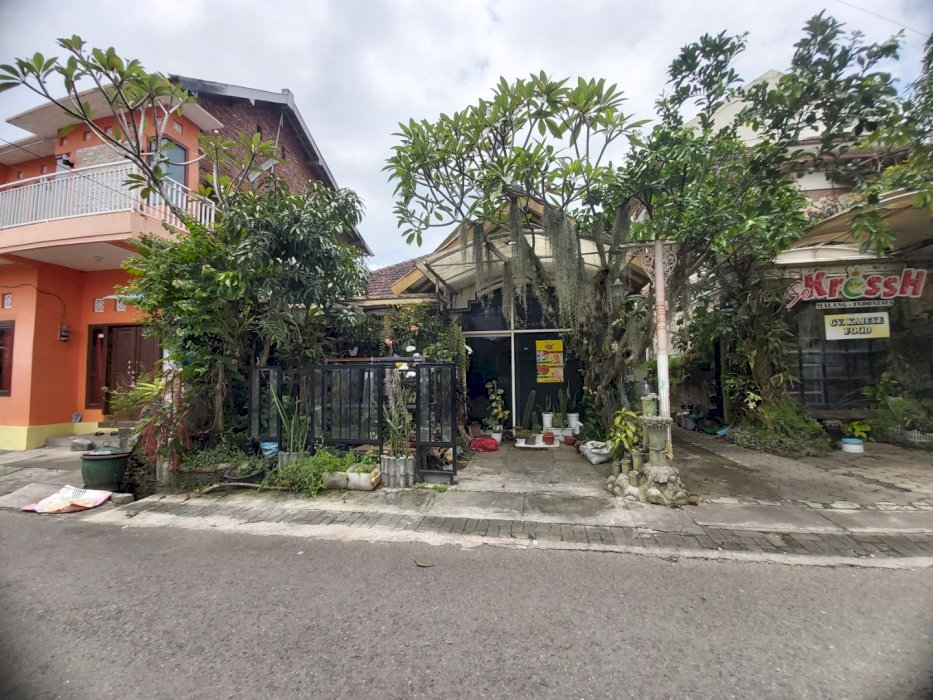 Rumah di Pemukiman Padat Penduduk Dekat Flyover Ayani dan Terminal Arjosari