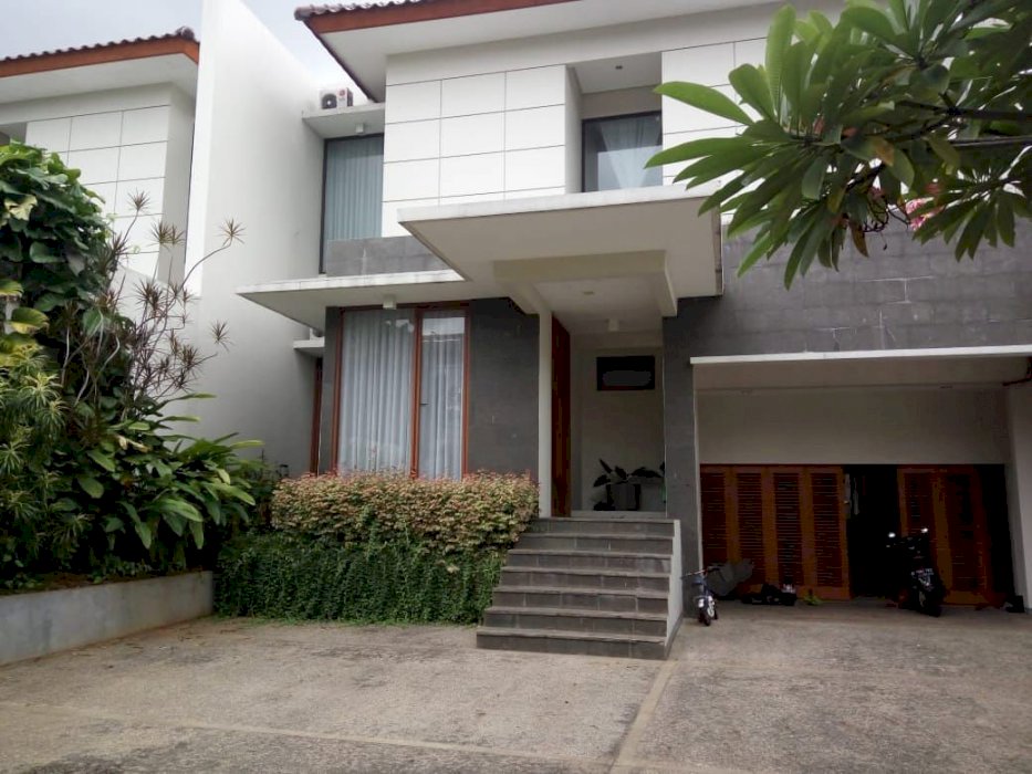 Rumah baru minimalis lt 500 m2 di Kemang Jakarta Selatan murah