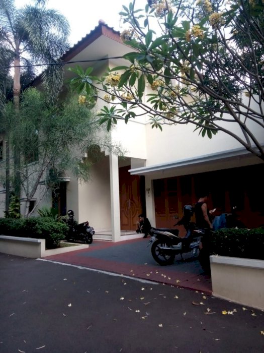 Rumah bagus dan homy dan tenang lt 750 m2 di Kemang - Jakarta Selatan