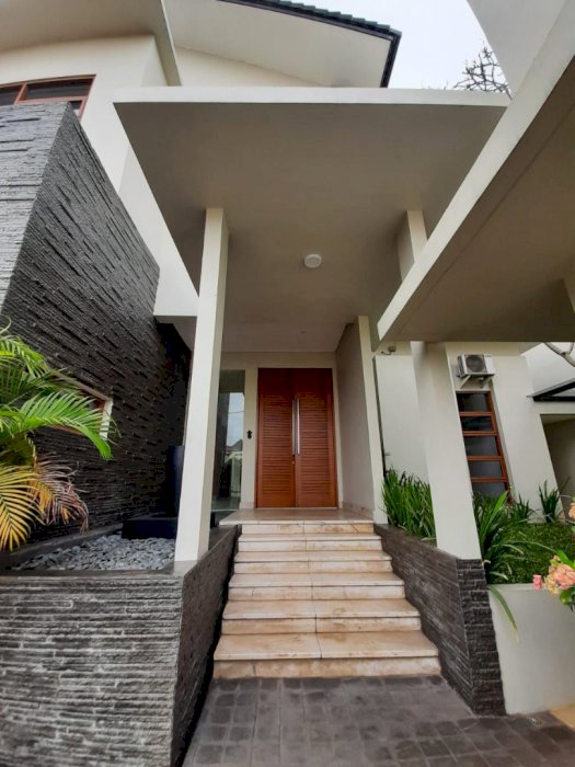 Rumah lt 477 m2 dalam cluster di kemang , jakarta selatan