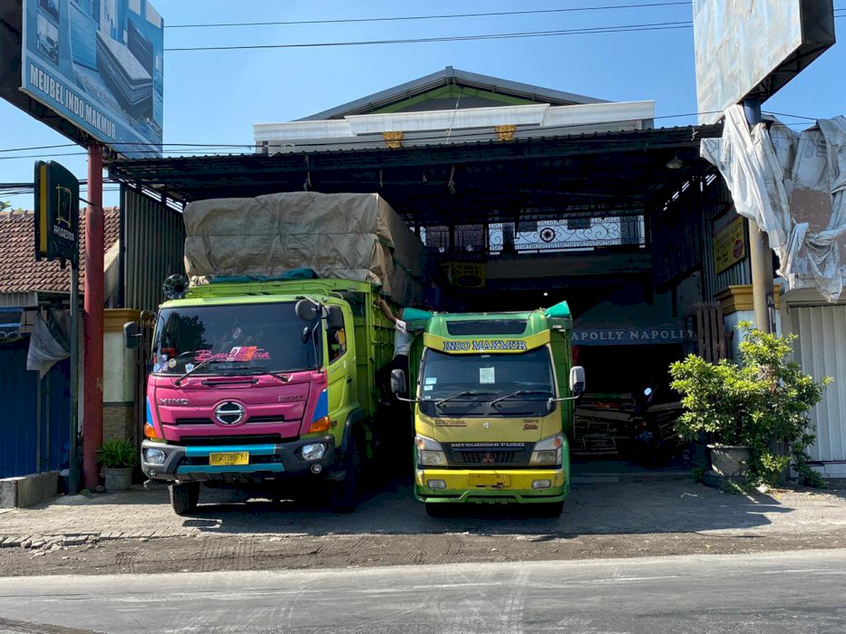 Dijual toko mebel produktif omzet besar  parkir luas nego