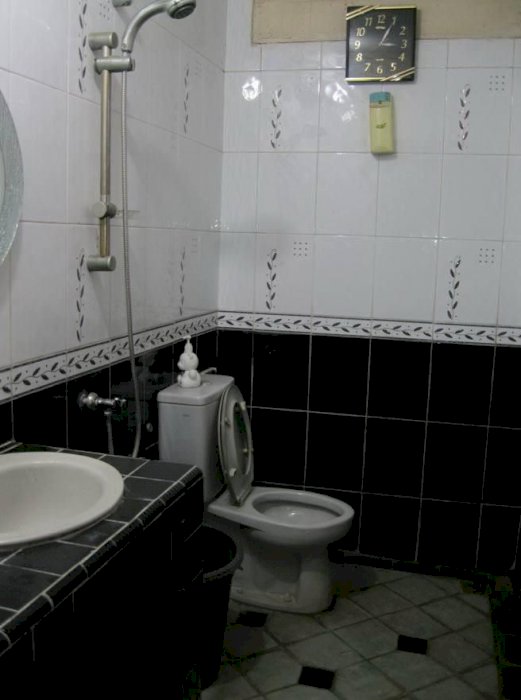 Rumah lt 450 m2 di simprug garden , jakarta selatan murah