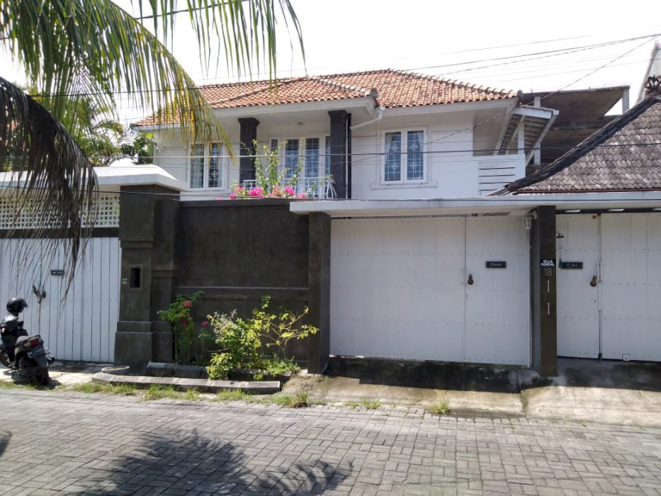 Di jual rumah lokasi jl.pettitenget ,Seminyak ,Kerobokan Kelod ,badung