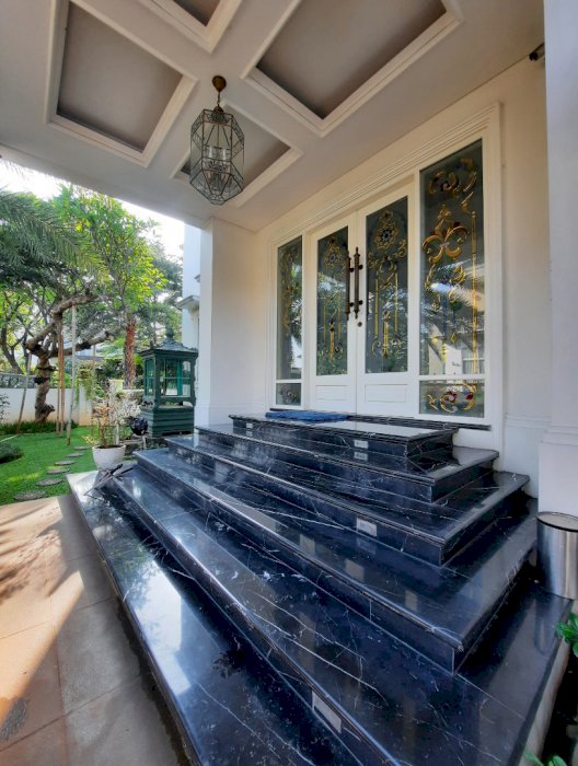Dijual Rumah Mewah Design Classic Kebayoran Residence