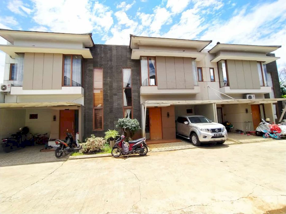 RUMAH 2 LANTAI, TOWN HOUSE SAMARA MUSLIM , MUNJUL CIPAYUNG JAKARTA TIMUR