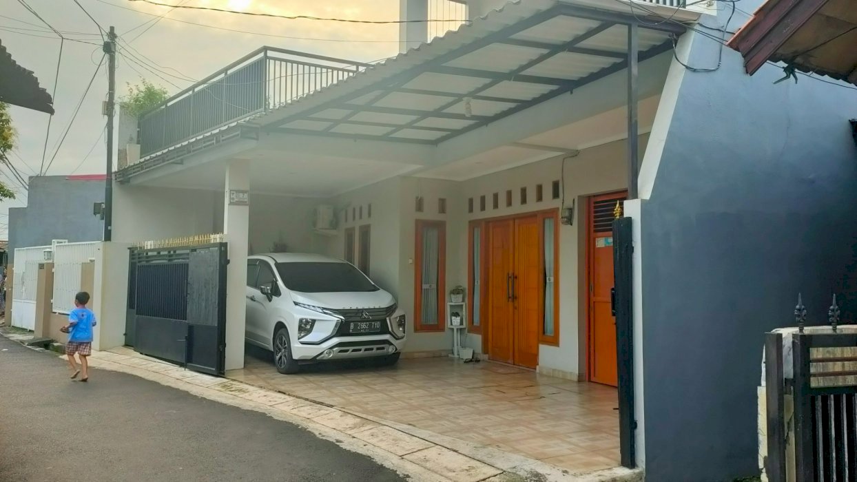 Rumah siap huni , pemilik lagi butuh uang