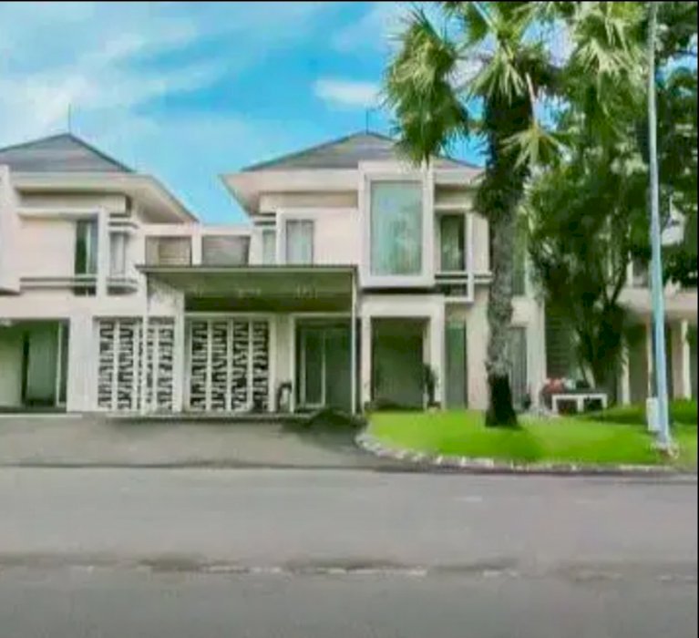 Dijual rumah full furnished pakuwon city