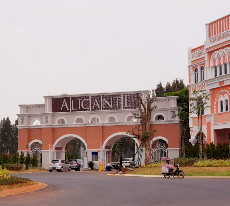 Rumah full furnished di gading serpong cluster Alicante