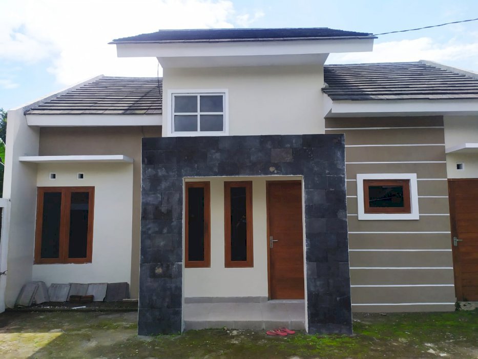 Rumah baru minimalis di jalan panandaran jakal km 12
