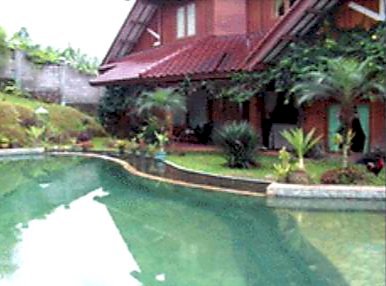 Rumah Bangunan Kayu  Villa R4