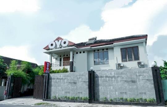 Jual goeshoest vila jln palagan jln damai