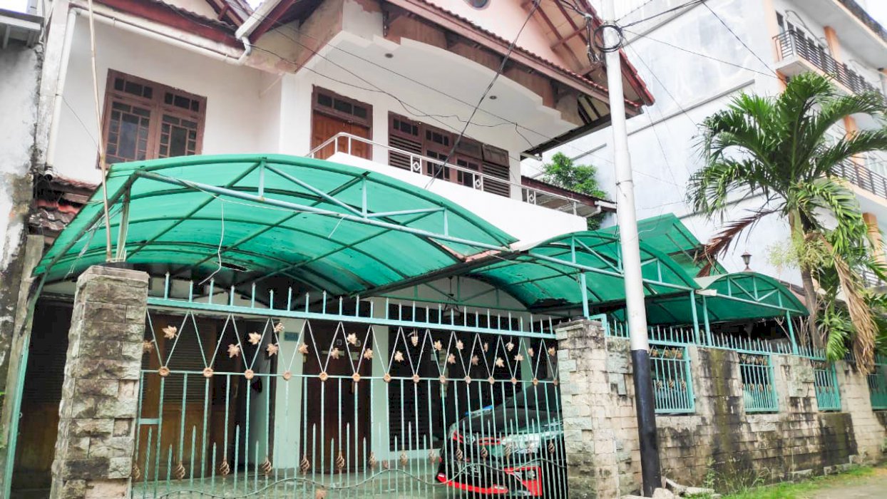 Rumah Tengah Kota Harga Pinggirian di Kebon Jeruk Dekat Kebayoran Lama