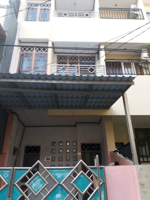 Rumah 3 lantai lt 4 x 16 m2 di dwiwarna , mangga besar, jakarta pusat