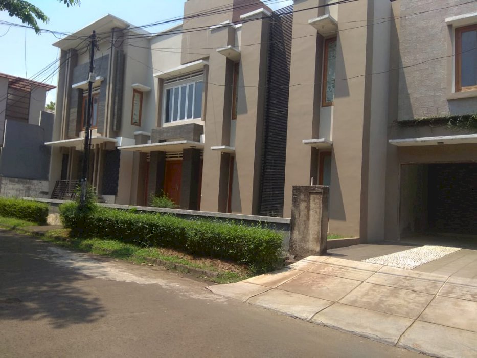 DIJUAL RUMAH MEWAH DAN LUAS DI KUCICA BINTARO TANGERANG SELATAN