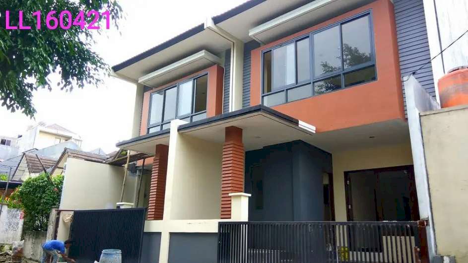 MURAH BANGET rumah rapih 2 lantai di Bukit golf cimanggis