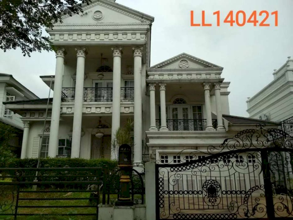 Rumah mewah 553 meter di boulevard utama legenda wisata cibubur