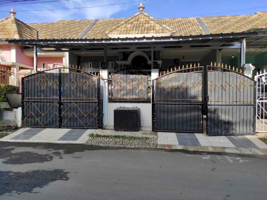 Dijual Rumah Siap Huni, Tanah Luas Bonus Toko Komersial di Villa Bogor Indah