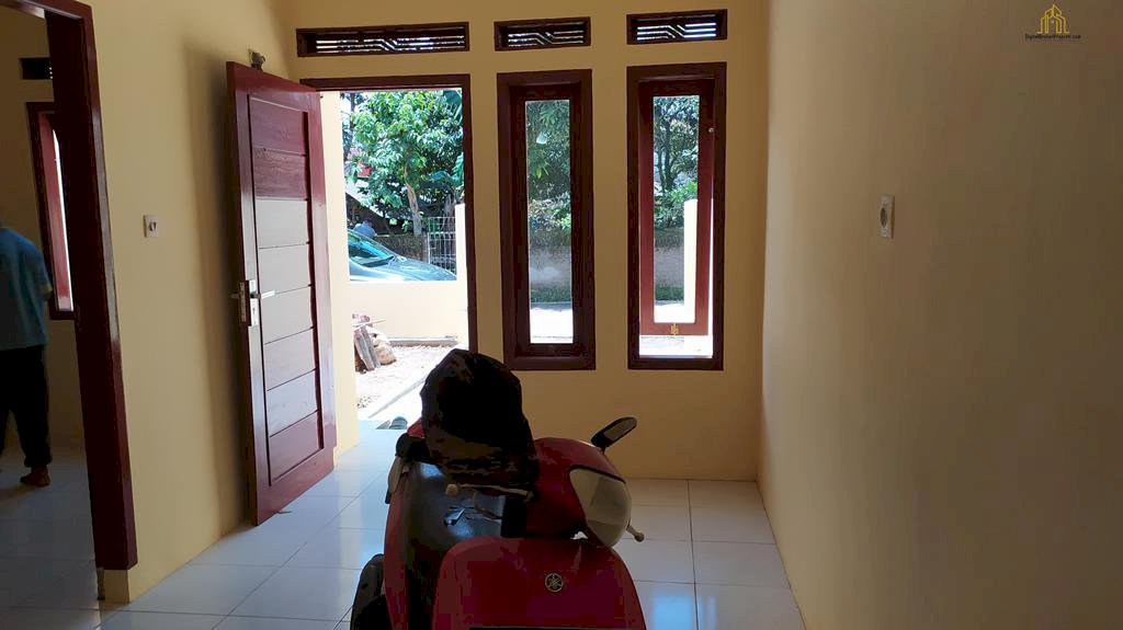 Rumah baru renovasi tinggal nempatin ! Ke kota Banjaran hanya 5 menit..