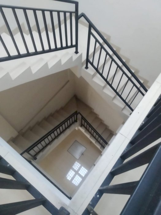 Rumah type Ruko 6 unit . 3lntai .Hadap barat Cengkareng Barat