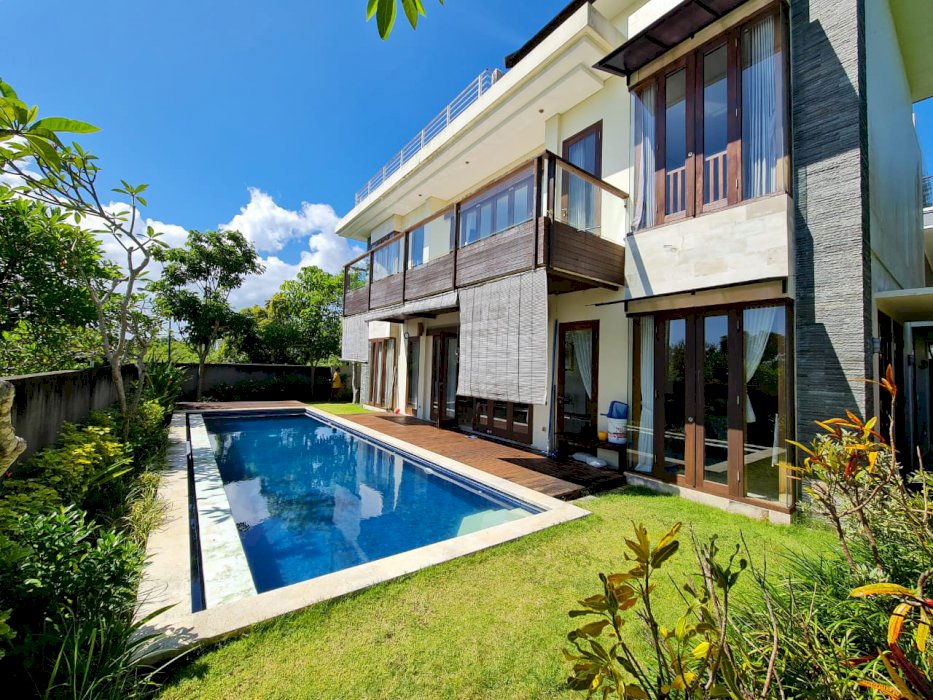 Villa Harga Turun@ Kawasan Elite Sahadewa,Bali,With Pool & RoofTop