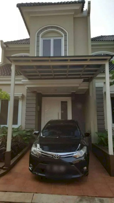 Dijual Rumah cantik 2 lantai dengan taman Gading Serpong Samara BSD