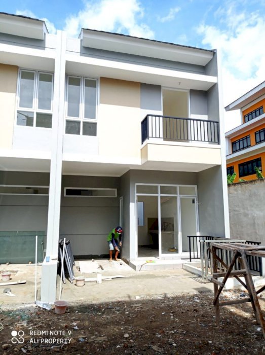 Rumah strategis dekat dengan pasar Jatiasih di bekasi kota