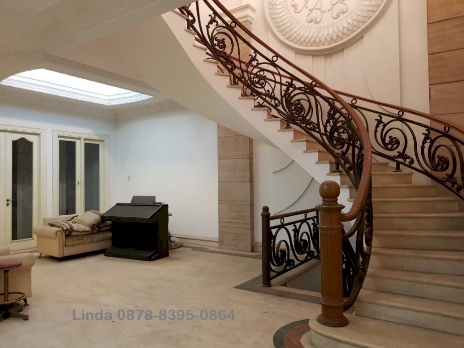 Rumah Siap Huni ,Area Elite Kelapa Gading,Harga Menarik