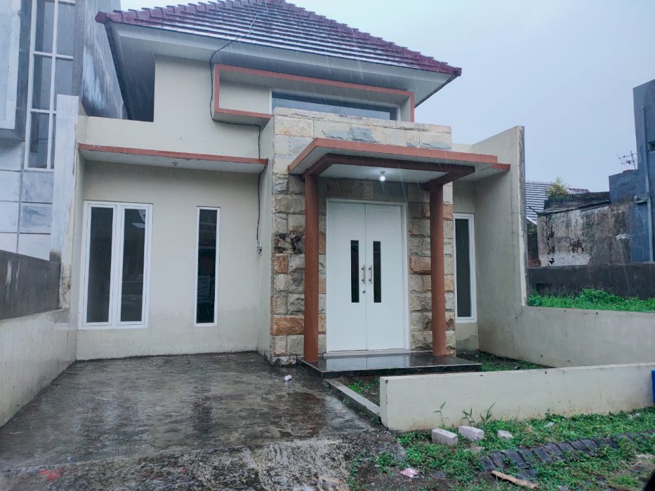 RUMAH BARU MINIMALIS LOKASI SUKUN